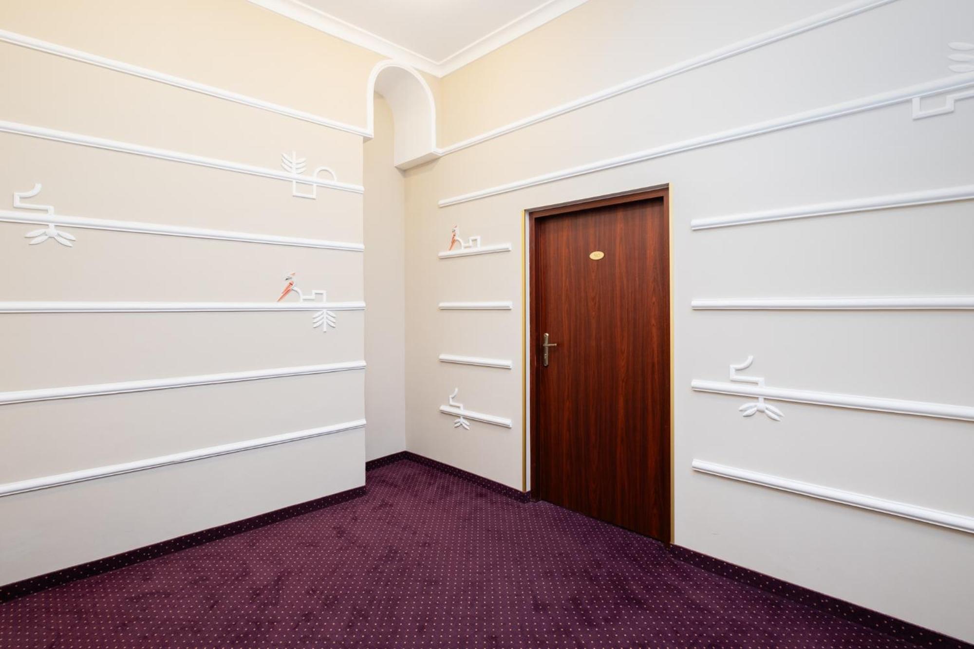 Hotel Maximum Krasków Eksteriør bilde