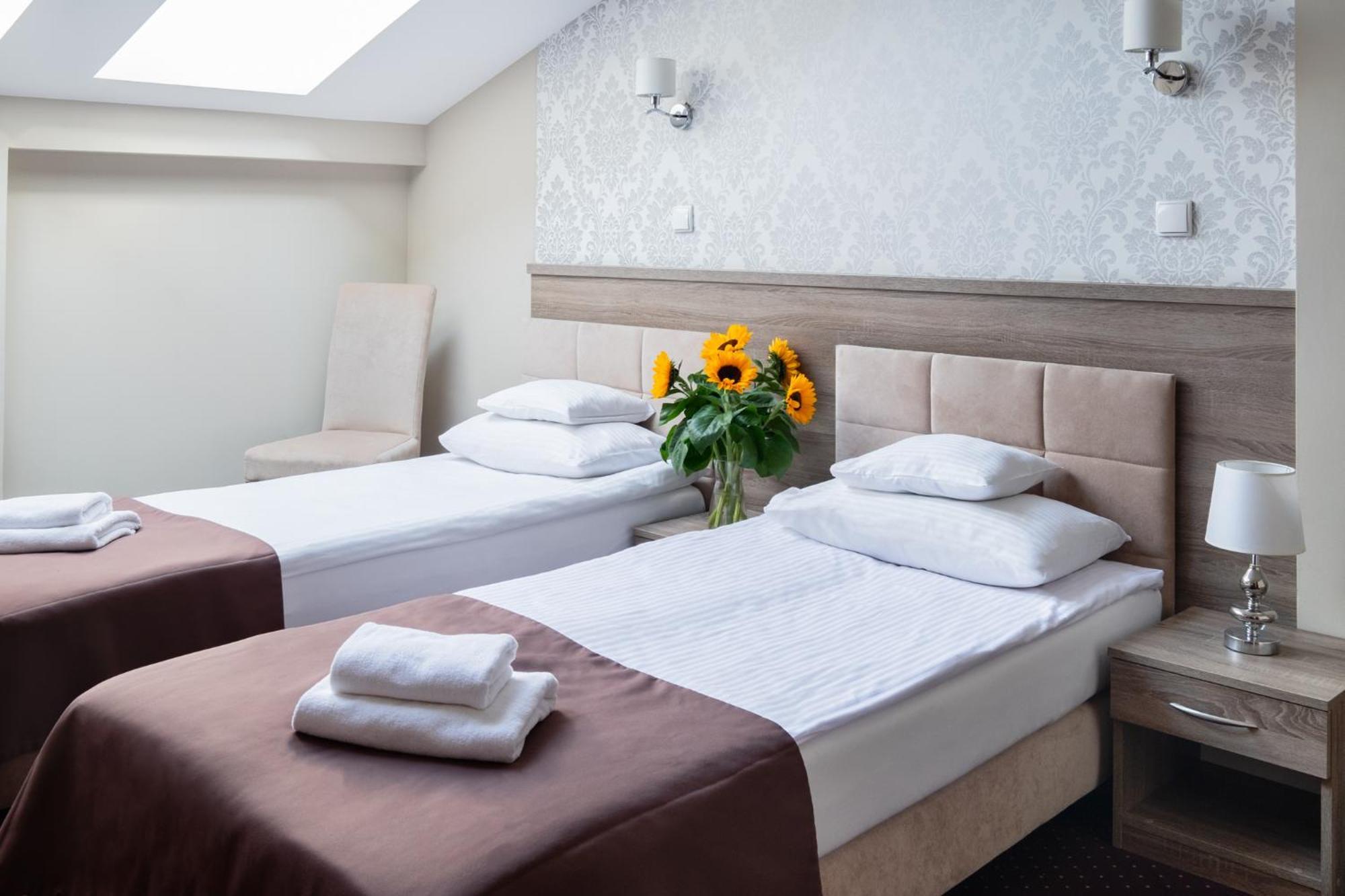 Hotel Maximum Krasków Eksteriør bilde