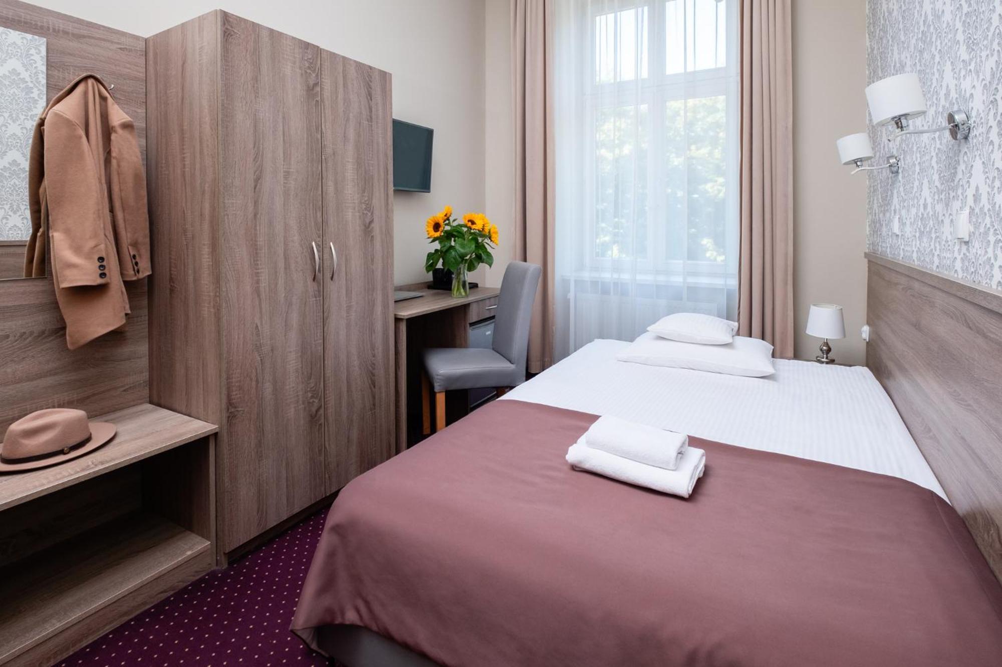 Hotel Maximum Krasków Eksteriør bilde