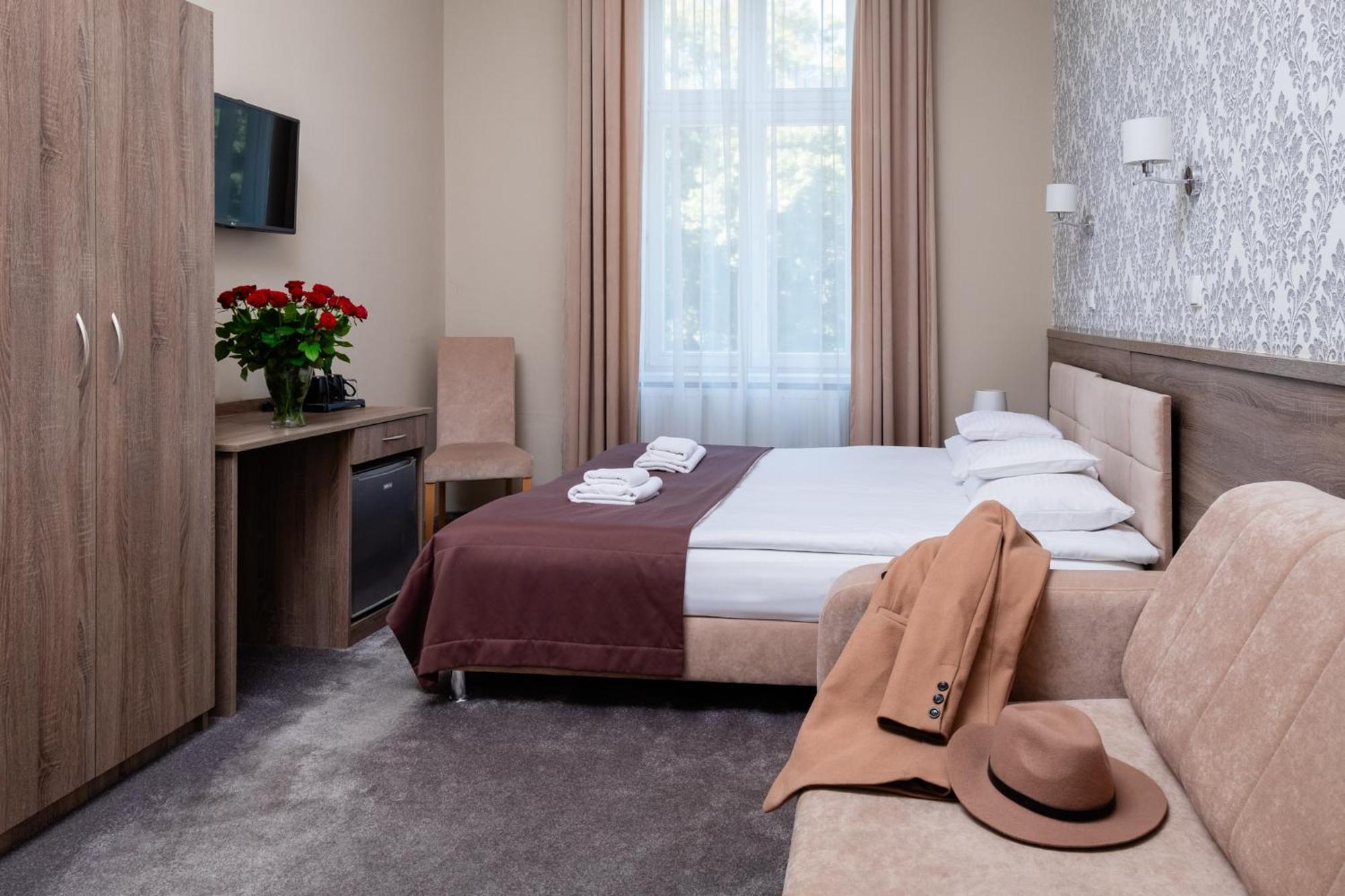 Hotel Maximum Krasków Eksteriør bilde