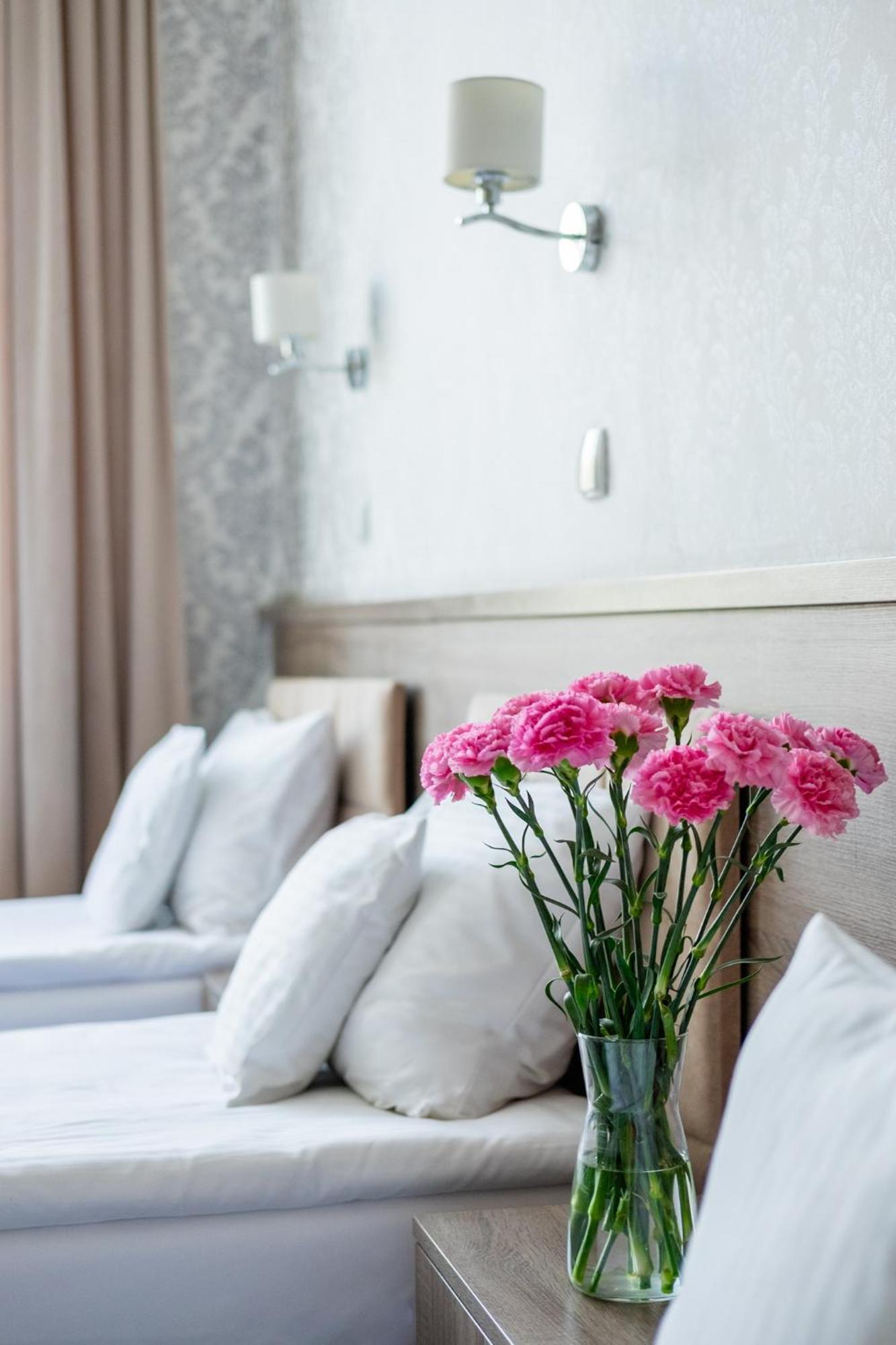 Hotel Maximum Krasków Eksteriør bilde